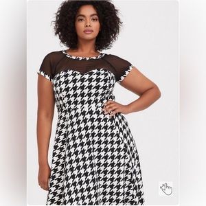 Torrid Houndstooth swig dress size 26.